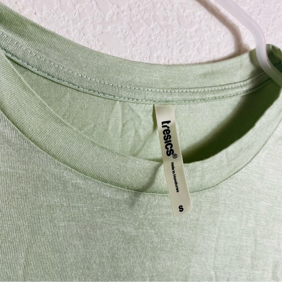 Tresics Short Sleeve Cropped  Light Green Top  NWT Size: Small - Picture 3 of 7